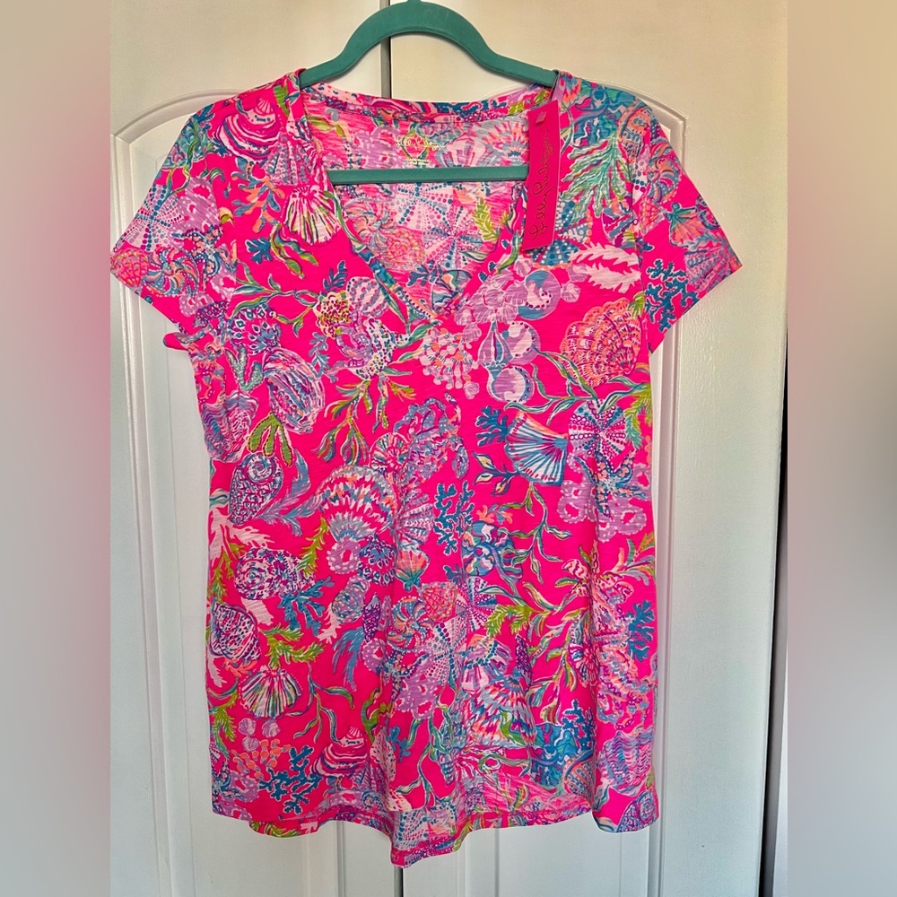 Lilly Pulitzer T-shirt Medium Etta V-neck Pink Isle Shell Me Something G…